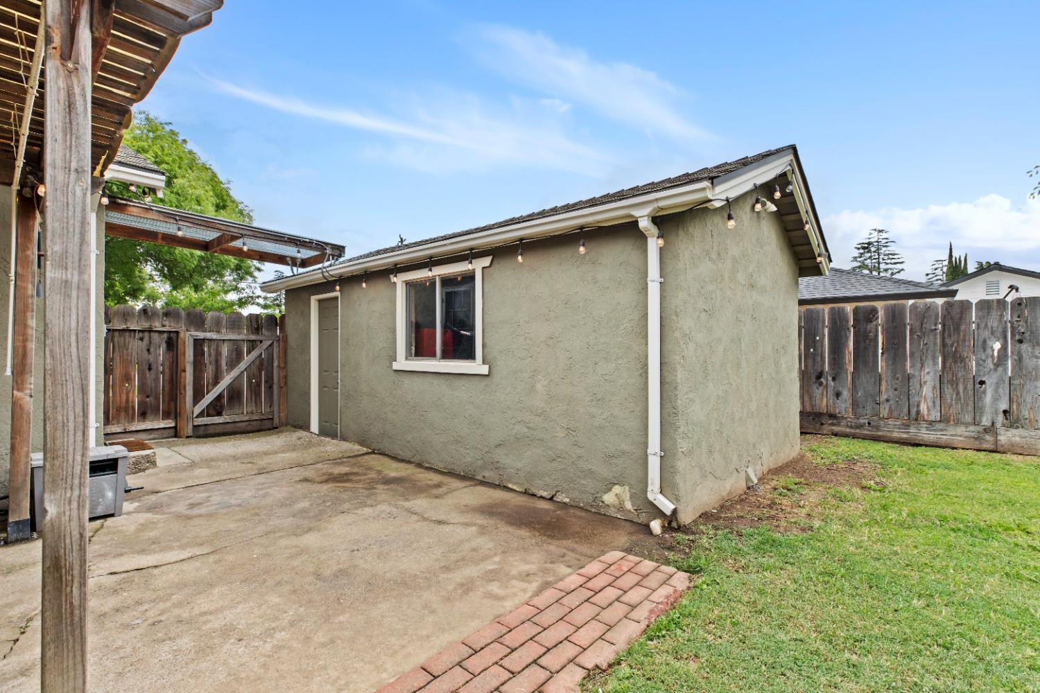 1006 Magnolia St, Oakdale, CA 95361