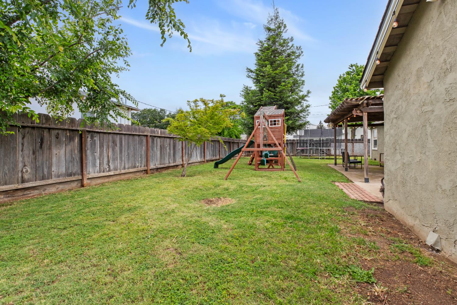 1006 Magnolia St, Oakdale, CA 95361