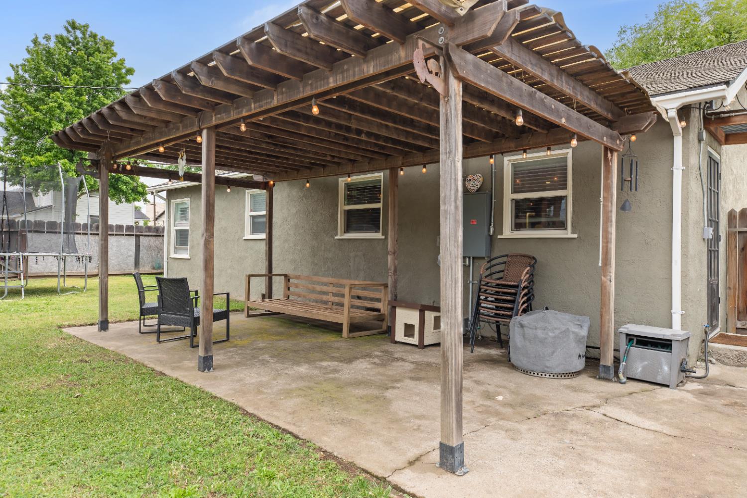 1006 Magnolia St, Oakdale, CA 95361