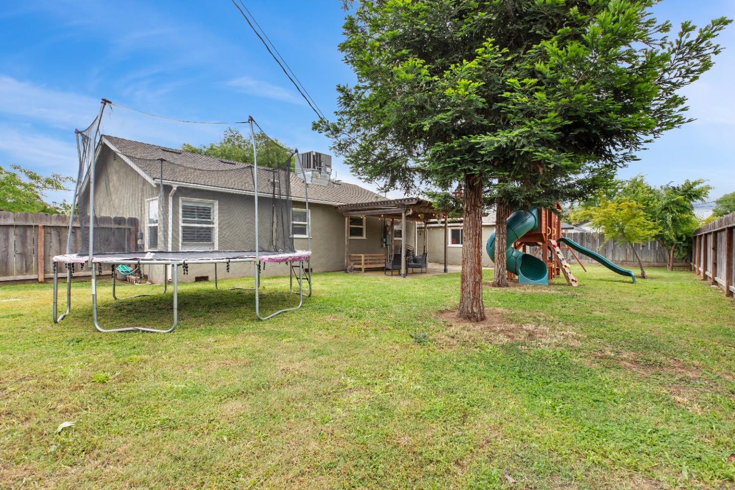 1006 Magnolia St, Oakdale, CA 95361