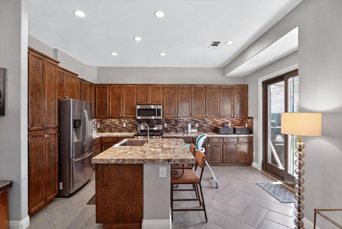 3400 Sleepy Hollow Ln, Modesto, CA 95355