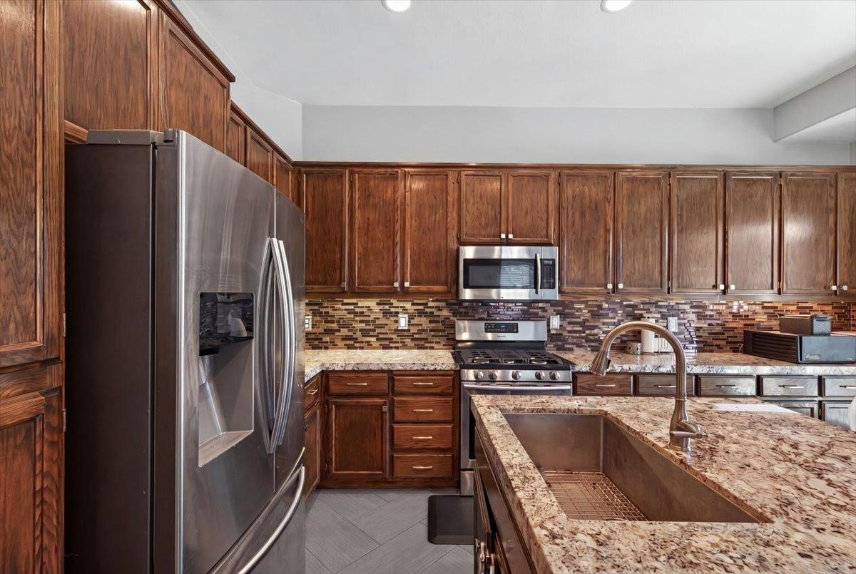 3400 Sleepy Hollow Ln, Modesto, CA 95355