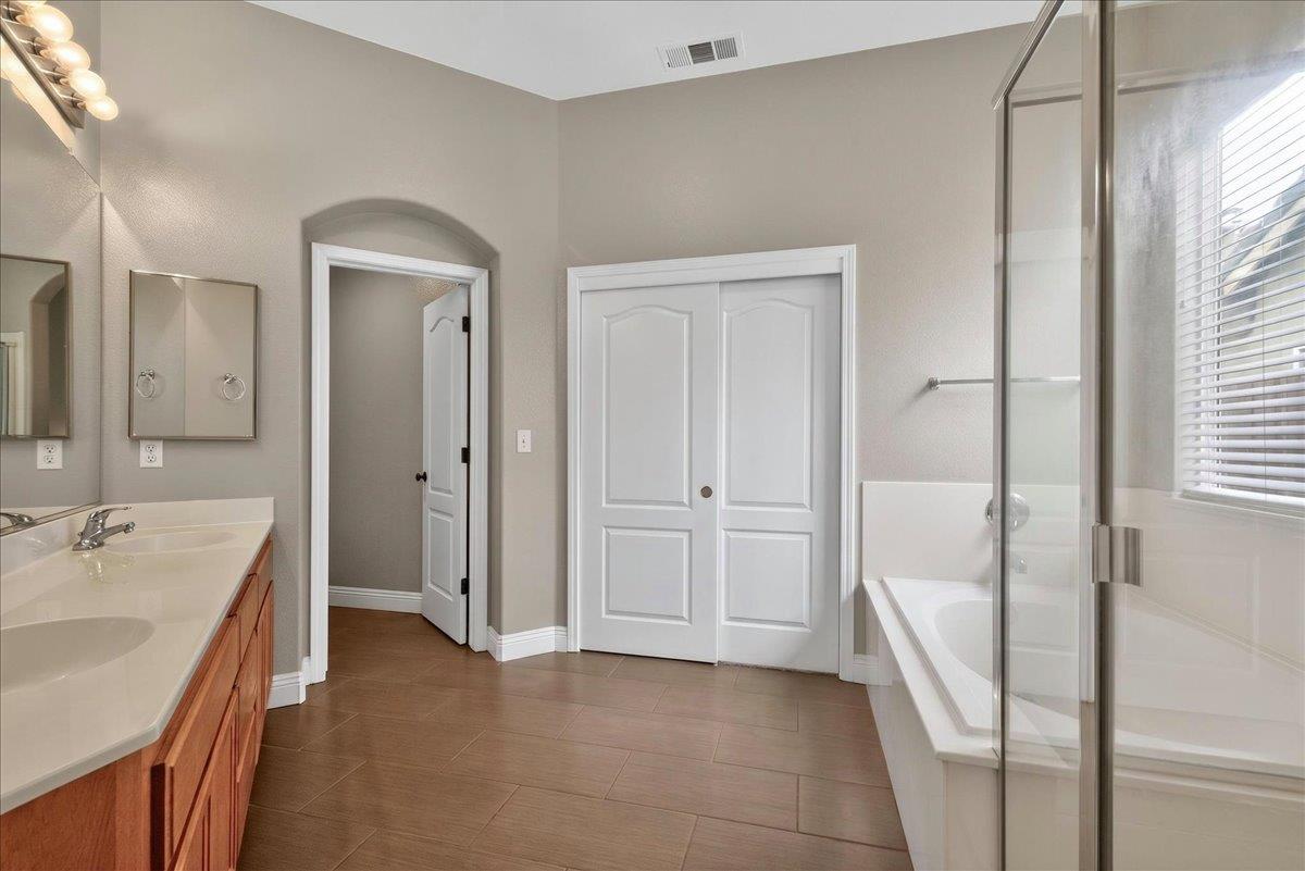 3400 Sleepy Hollow Ln, Modesto, CA 95355