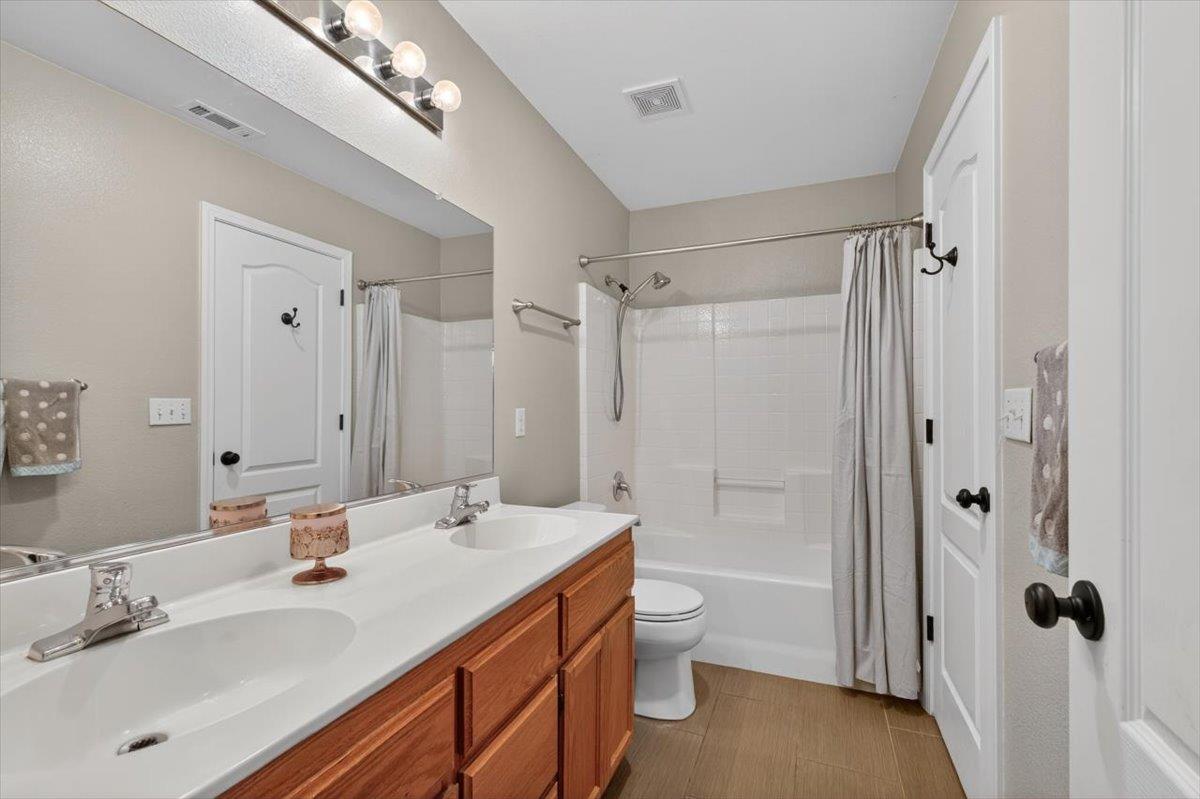 3400 Sleepy Hollow Ln, Modesto, CA 95355