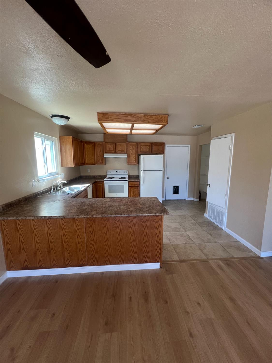 1048 Aspen Dr, Manteca, CA 95336