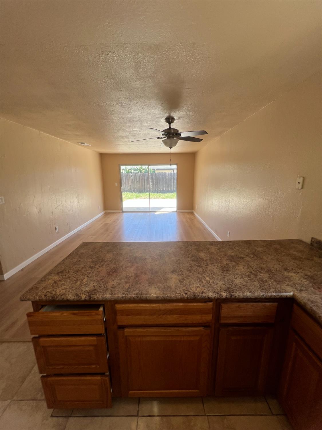 1048 Aspen Dr, Manteca, CA 95336