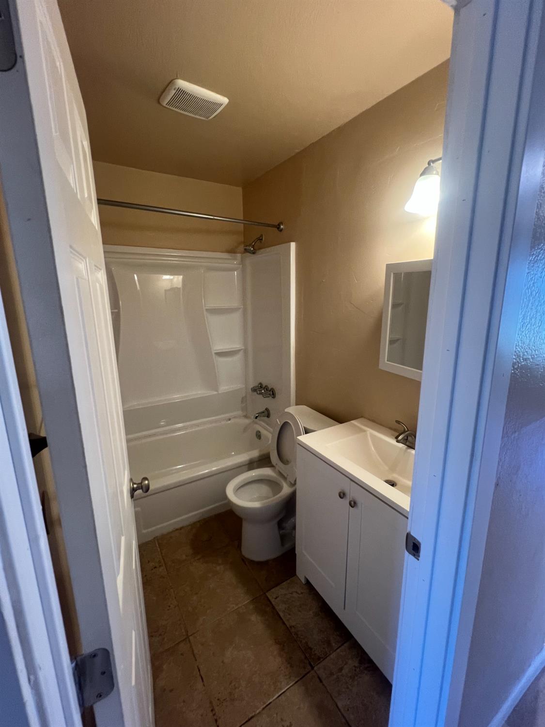 1048 Aspen Dr, Manteca, CA 95336