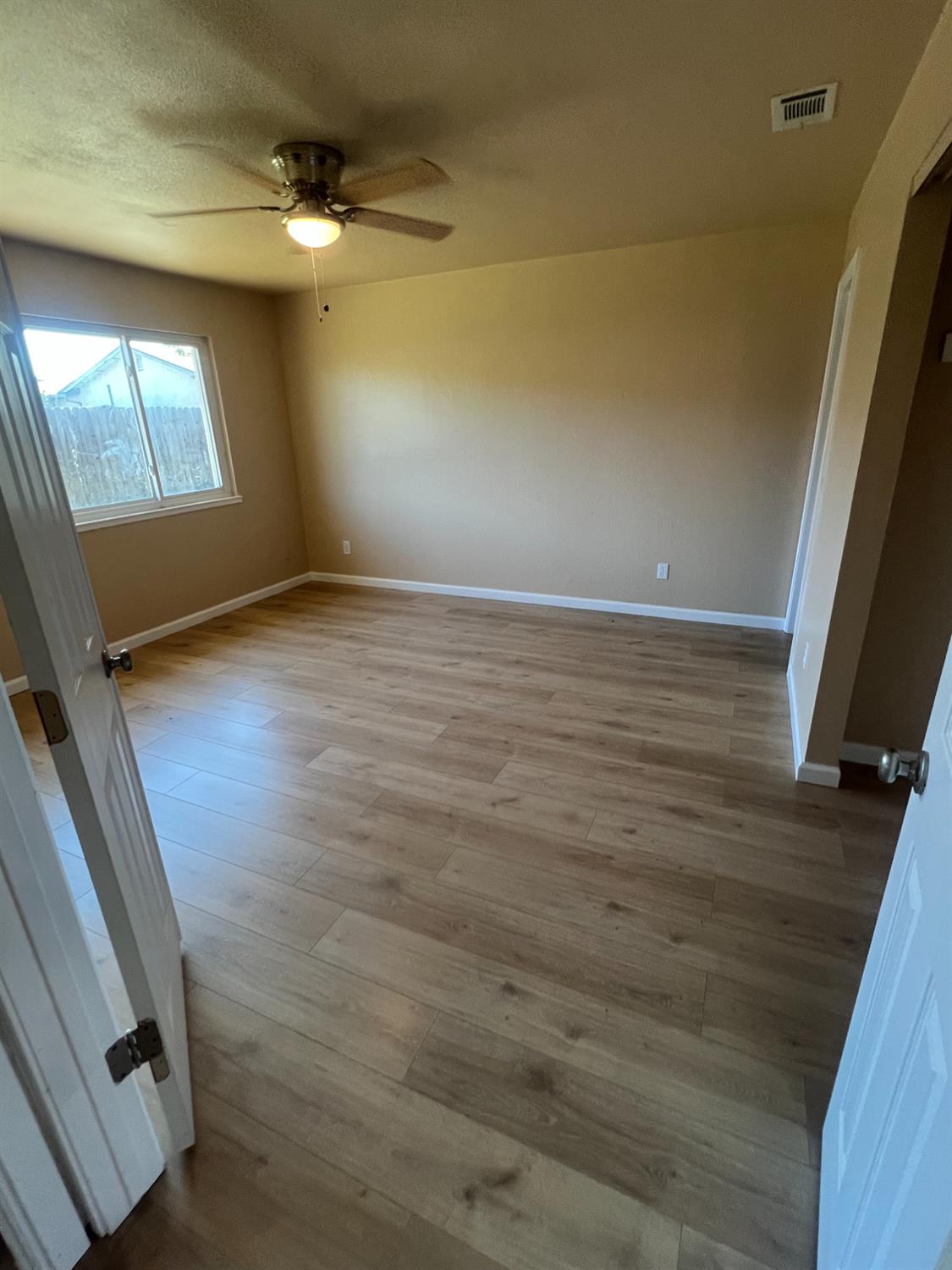 1048 Aspen Dr, Manteca, CA 95336