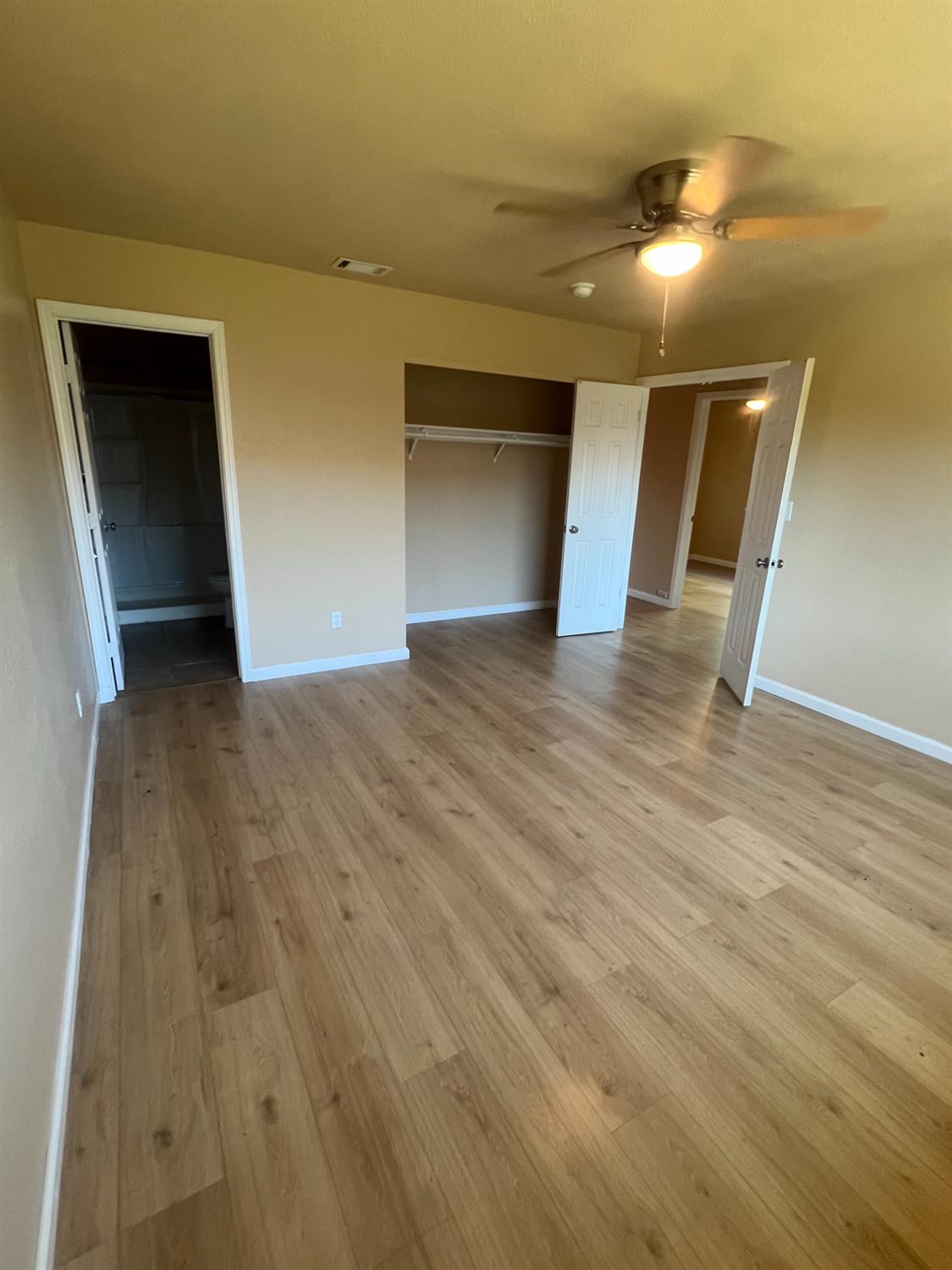 1048 Aspen Dr, Manteca, CA 95336