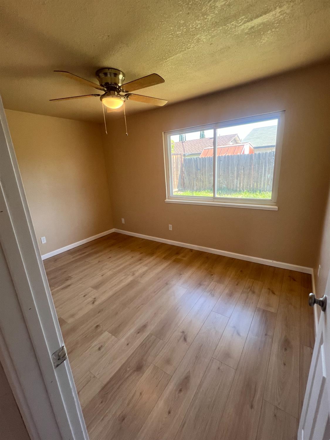 1048 Aspen Dr, Manteca, CA 95336