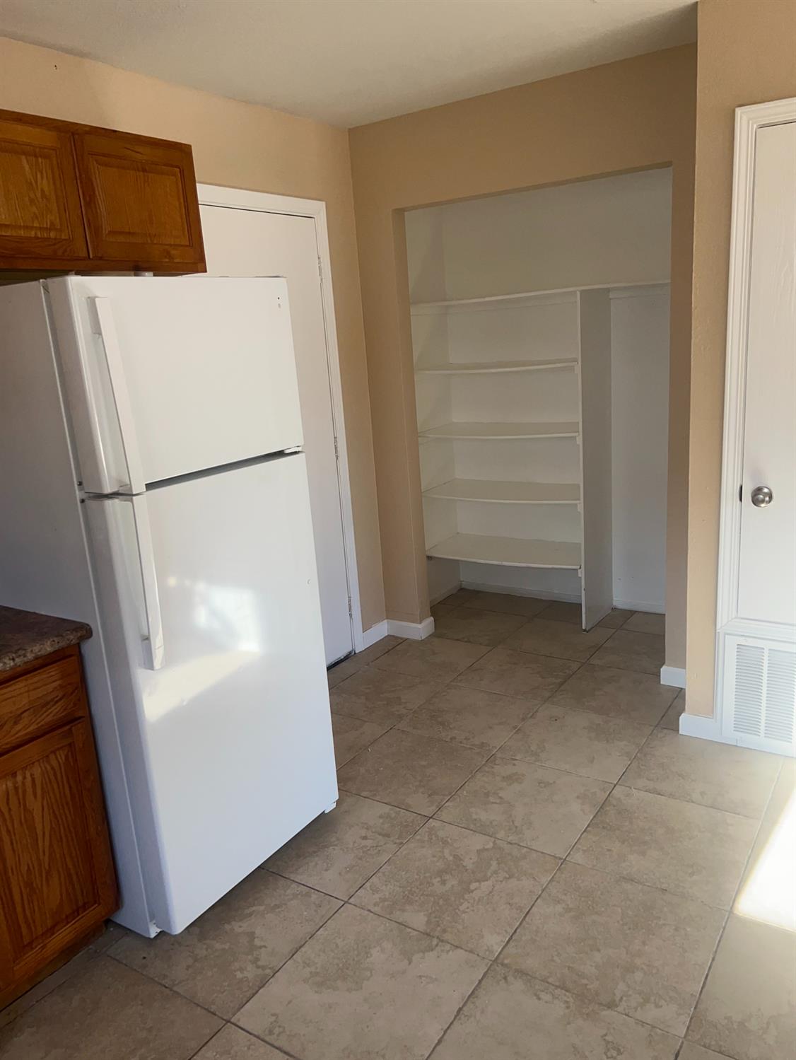 1048 Aspen Dr, Manteca, CA 95336