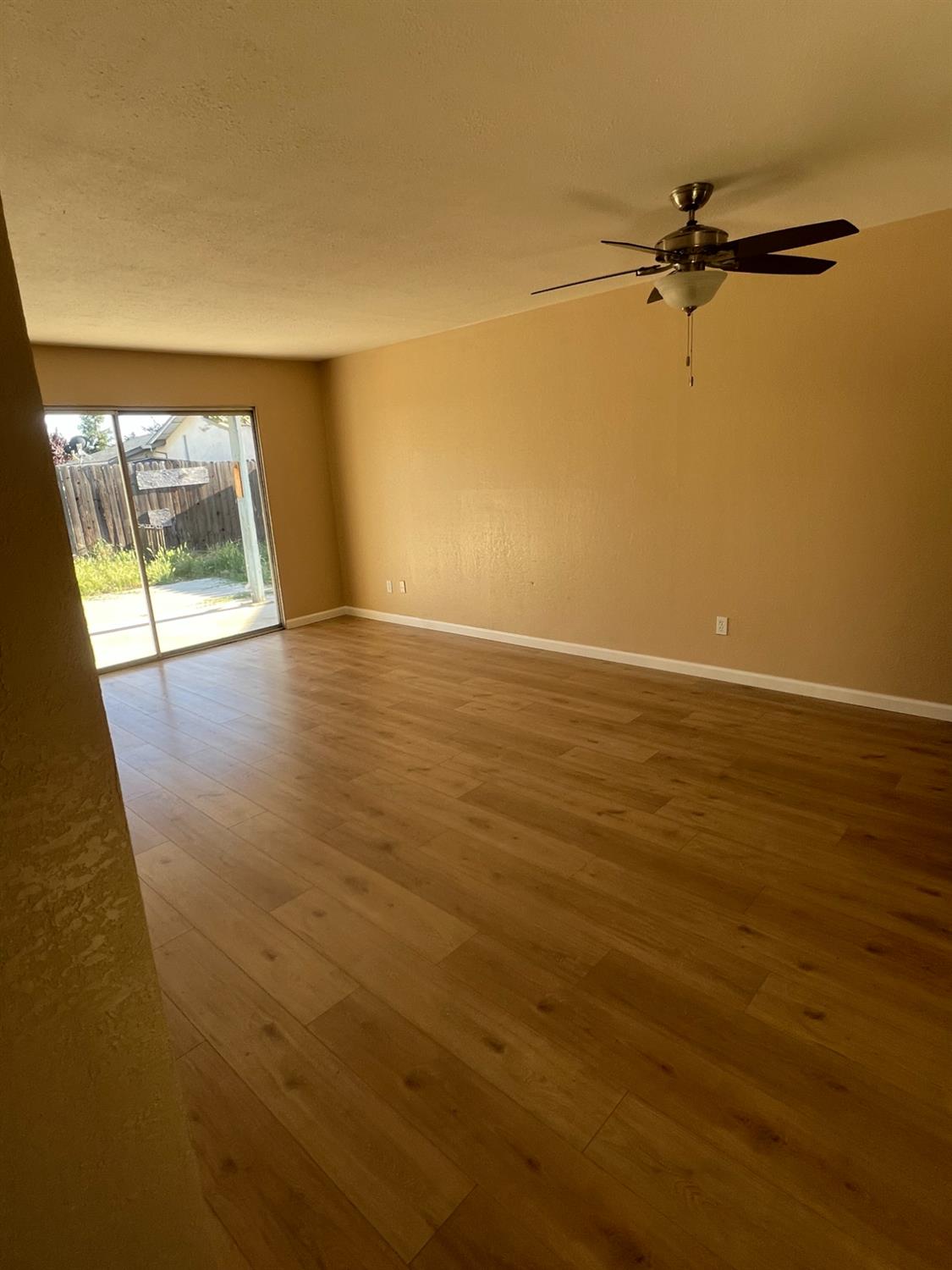 1048 Aspen Dr, Manteca, CA 95336
