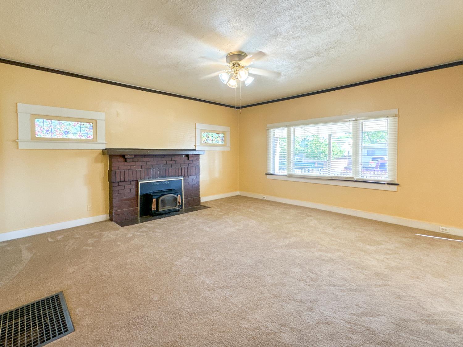 123 Almond Ave, Modesto, CA 95354