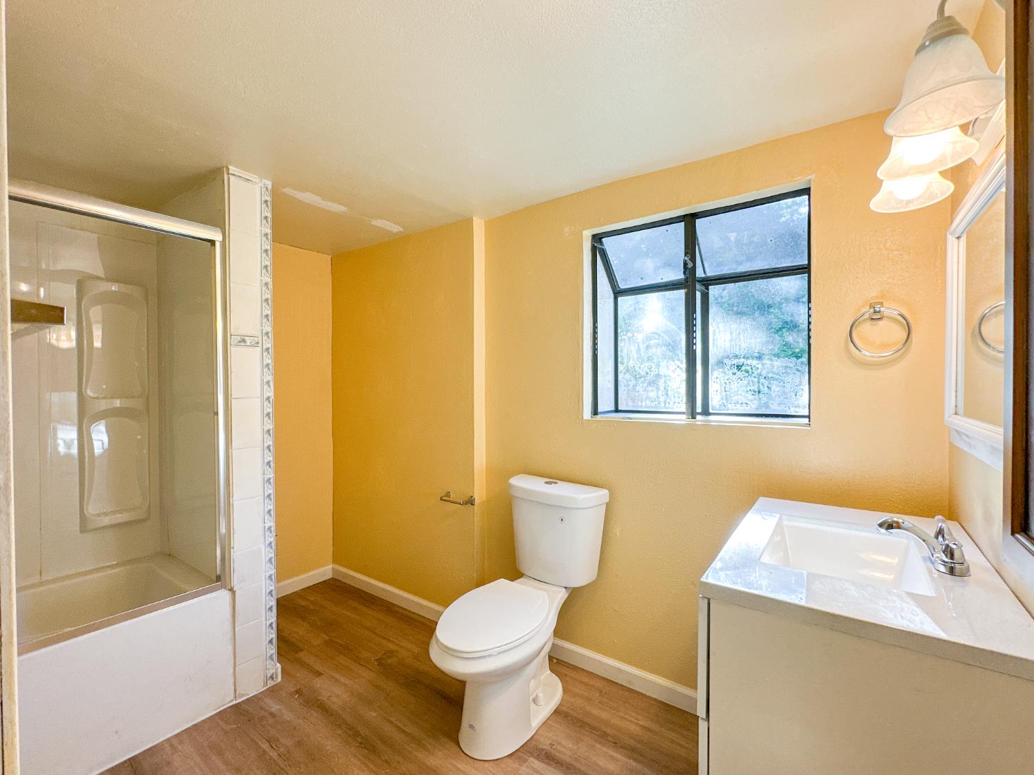 123 Almond Ave, Modesto, CA 95354