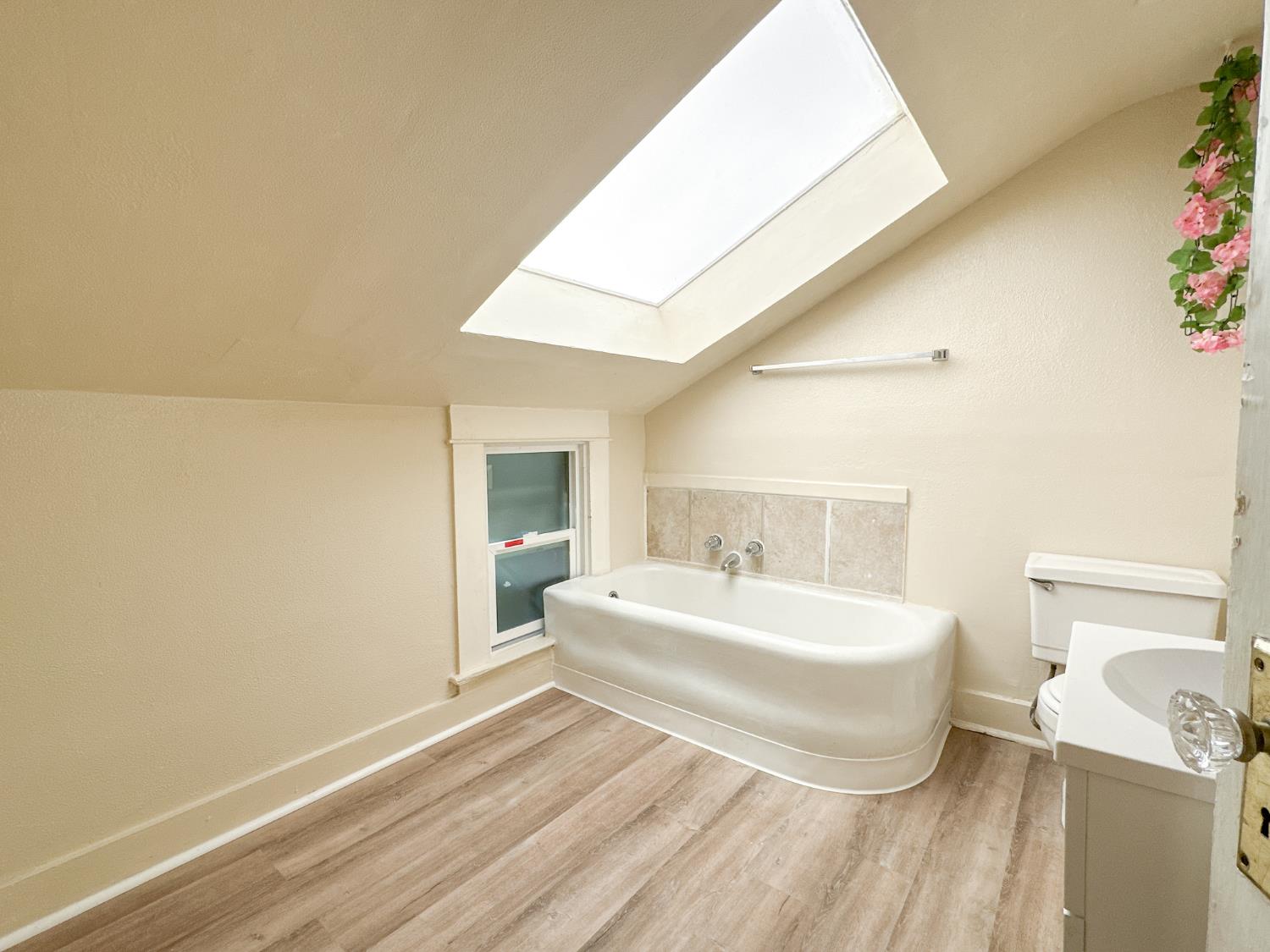 123 Almond Ave, Modesto, CA 95354