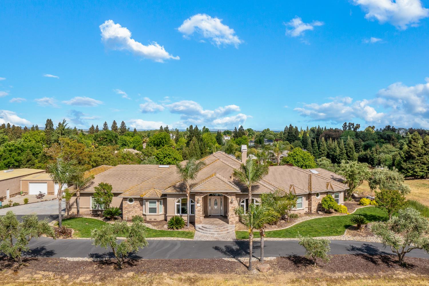 10714 Amerine Ln, Oakdale, CA 95361