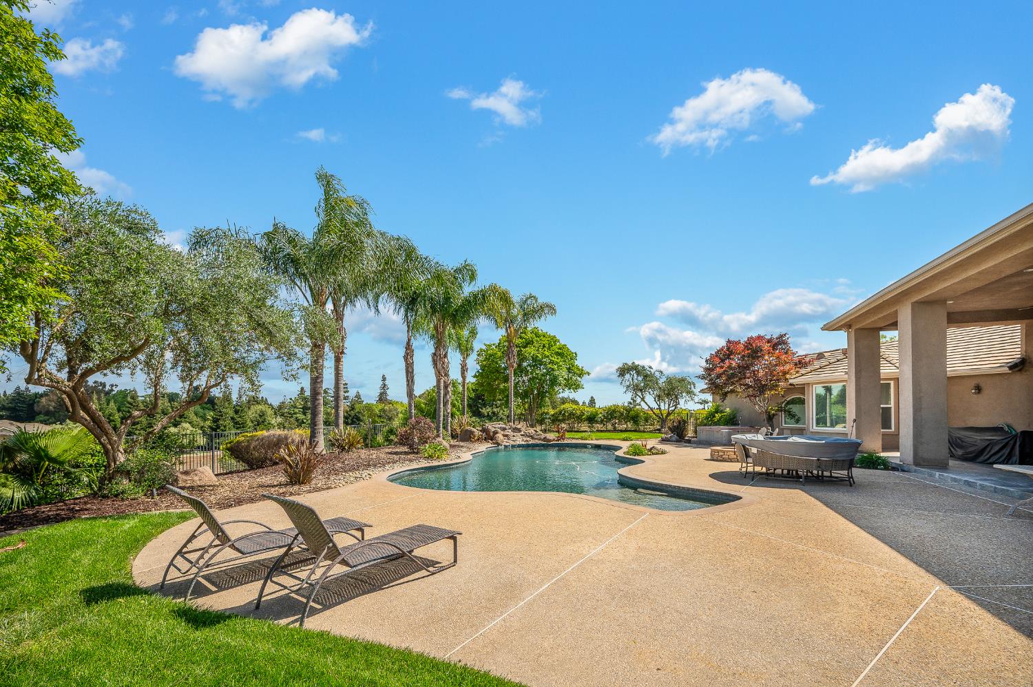 10714 Amerine Ln, Oakdale, CA 95361