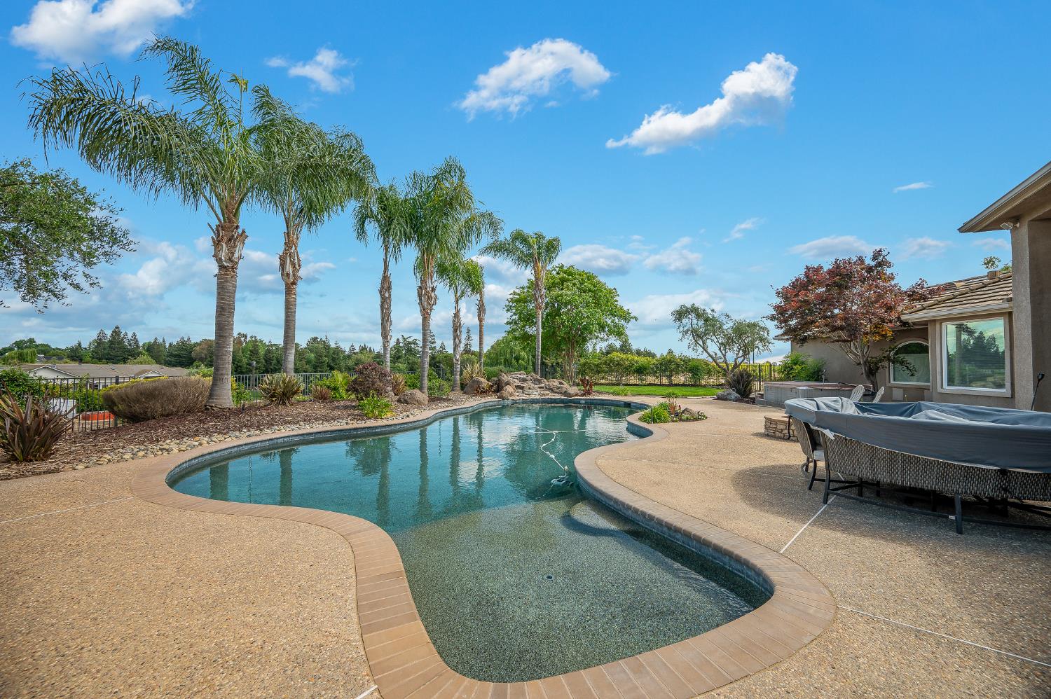 10714 Amerine Ln, Oakdale, CA 95361