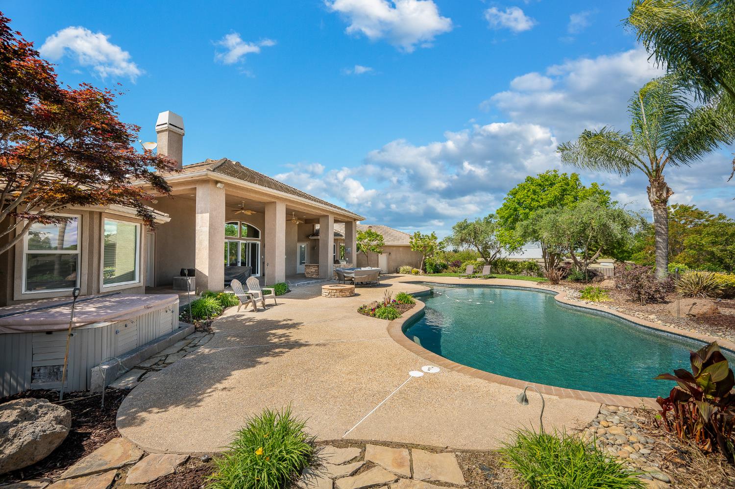 10714 Amerine Ln, Oakdale, CA 95361