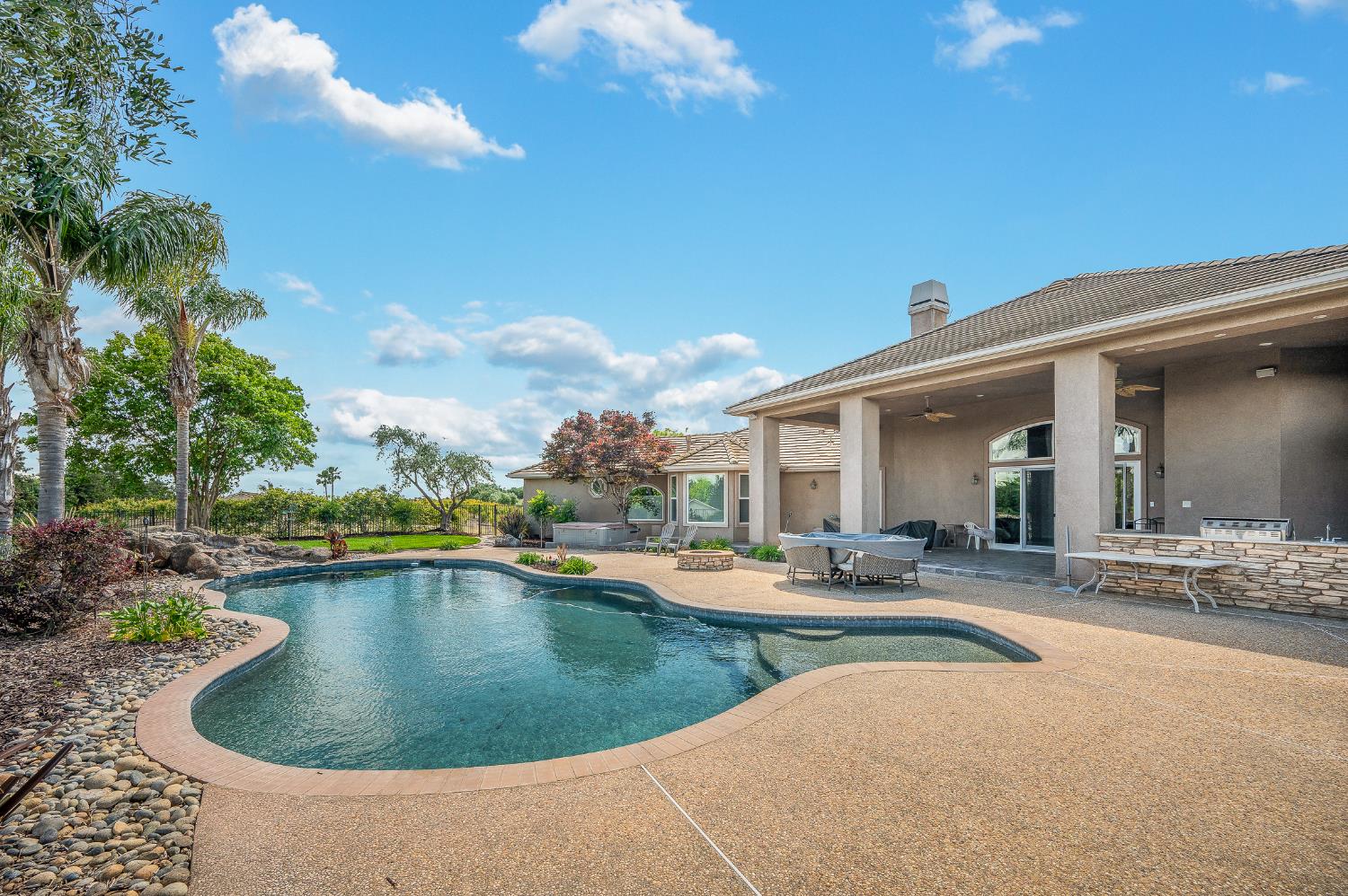 10714 Amerine Ln, Oakdale, CA 95361