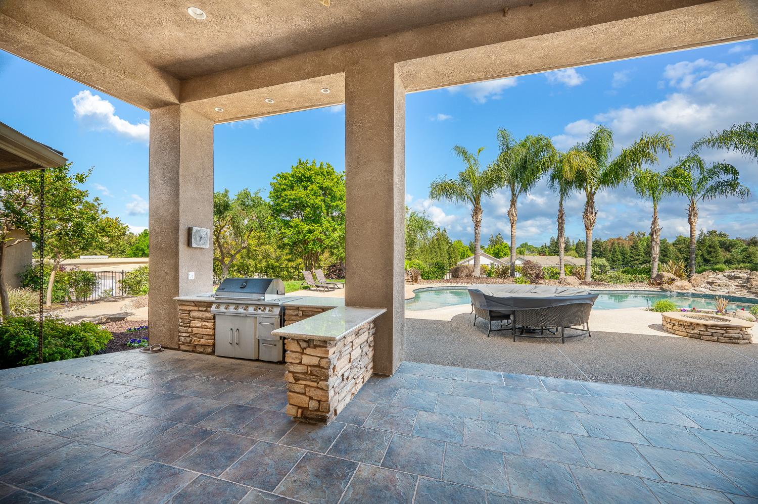 10714 Amerine Ln, Oakdale, CA 95361