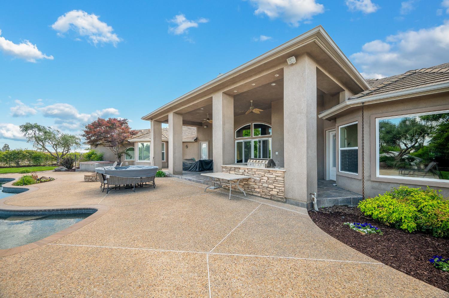 10714 Amerine Ln, Oakdale, CA 95361