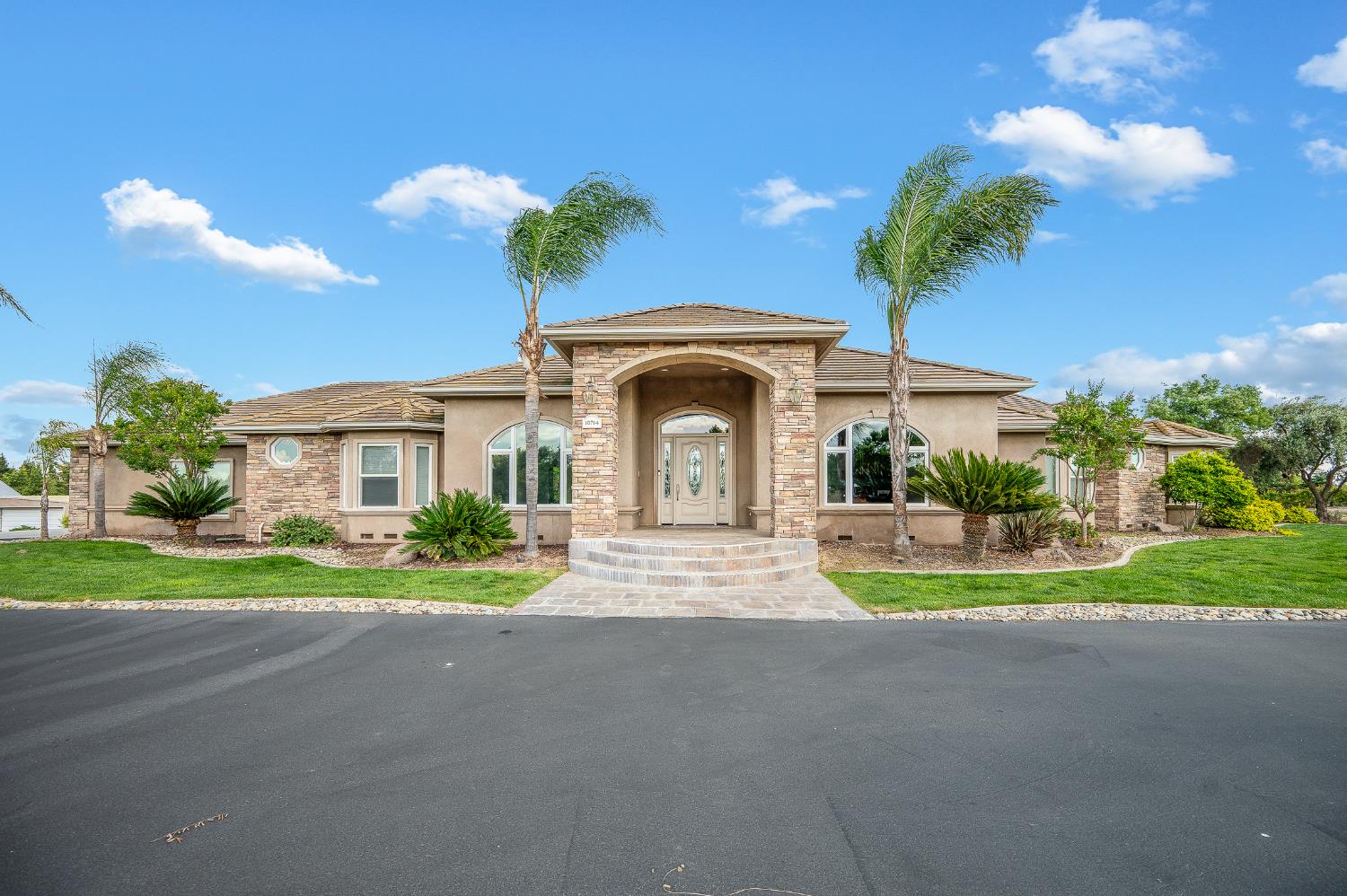 10714 Amerine Ln, Oakdale, CA 95361