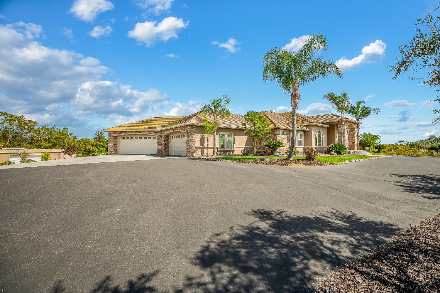 10714 Amerine Ln, Oakdale, CA 95361