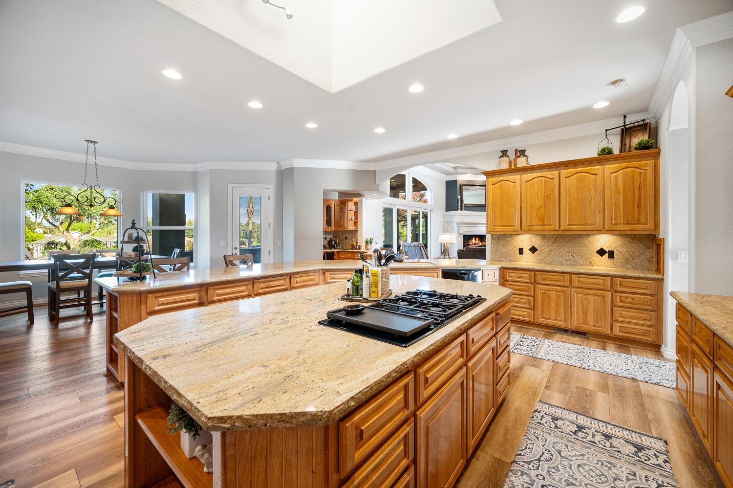 10714 Amerine Ln, Oakdale, CA 95361