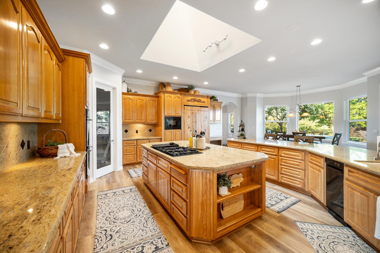 10714 Amerine Ln, Oakdale, CA 95361