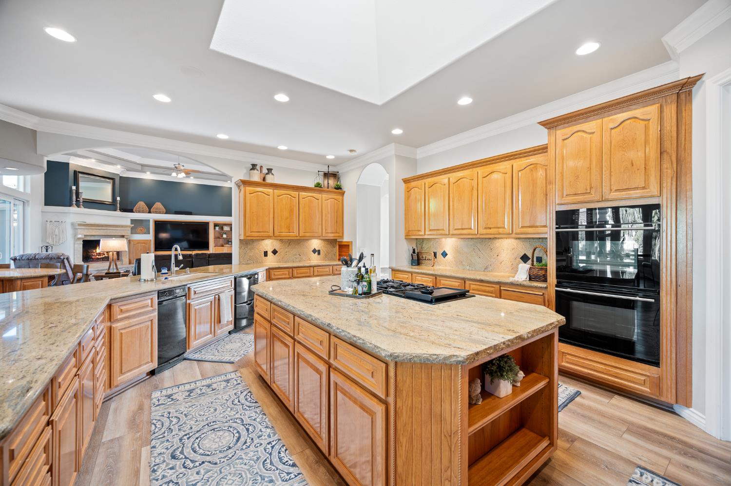 10714 Amerine Ln, Oakdale, CA 95361