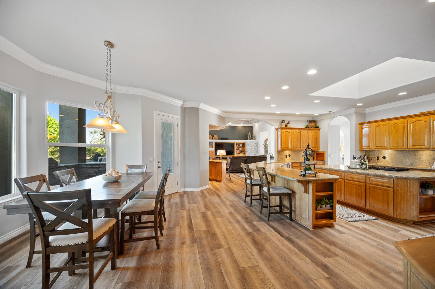 10714 Amerine Ln, Oakdale, CA 95361