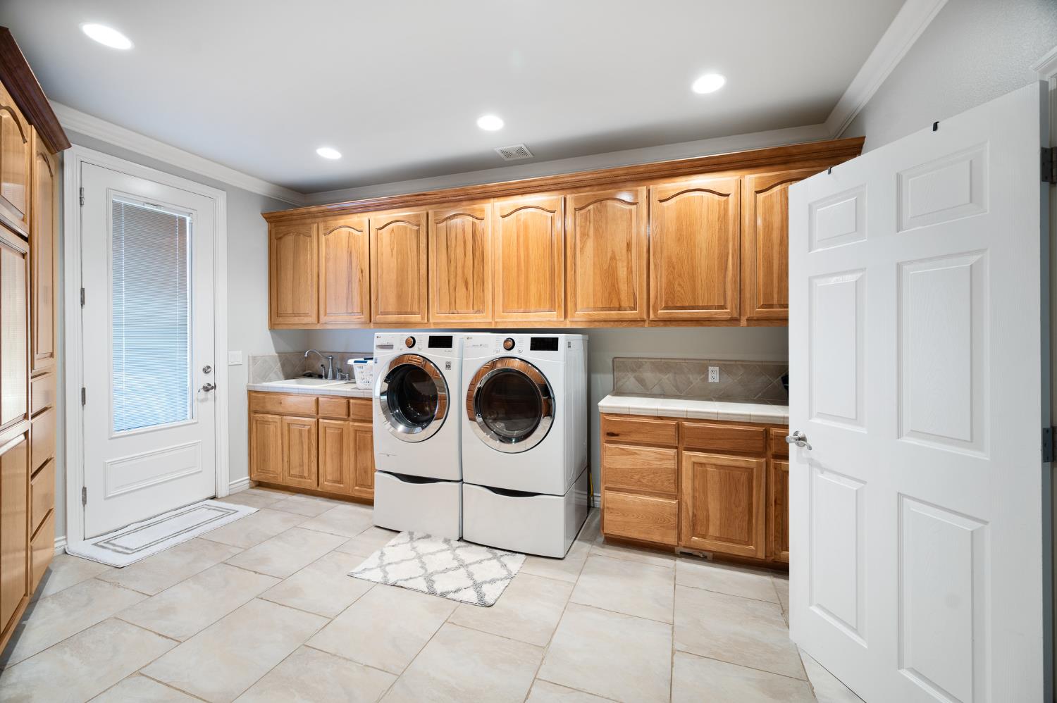 10714 Amerine Ln, Oakdale, CA 95361