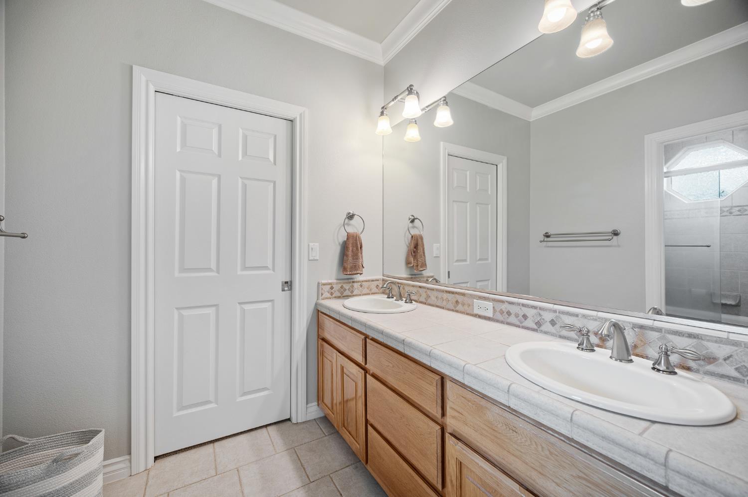 10714 Amerine Ln, Oakdale, CA 95361