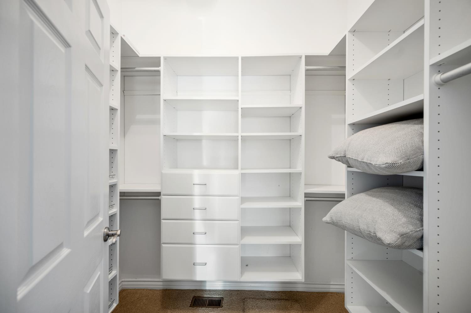 10714 Amerine Ln, Oakdale, CA 95361