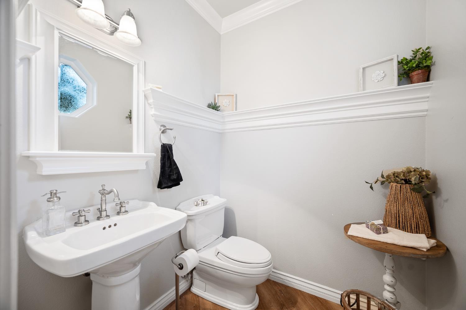 10714 Amerine Ln, Oakdale, CA 95361