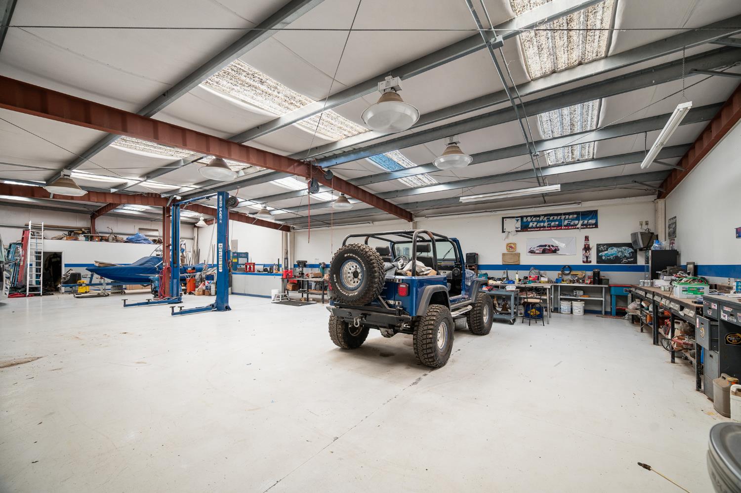 10714 Amerine Ln, Oakdale, CA 95361