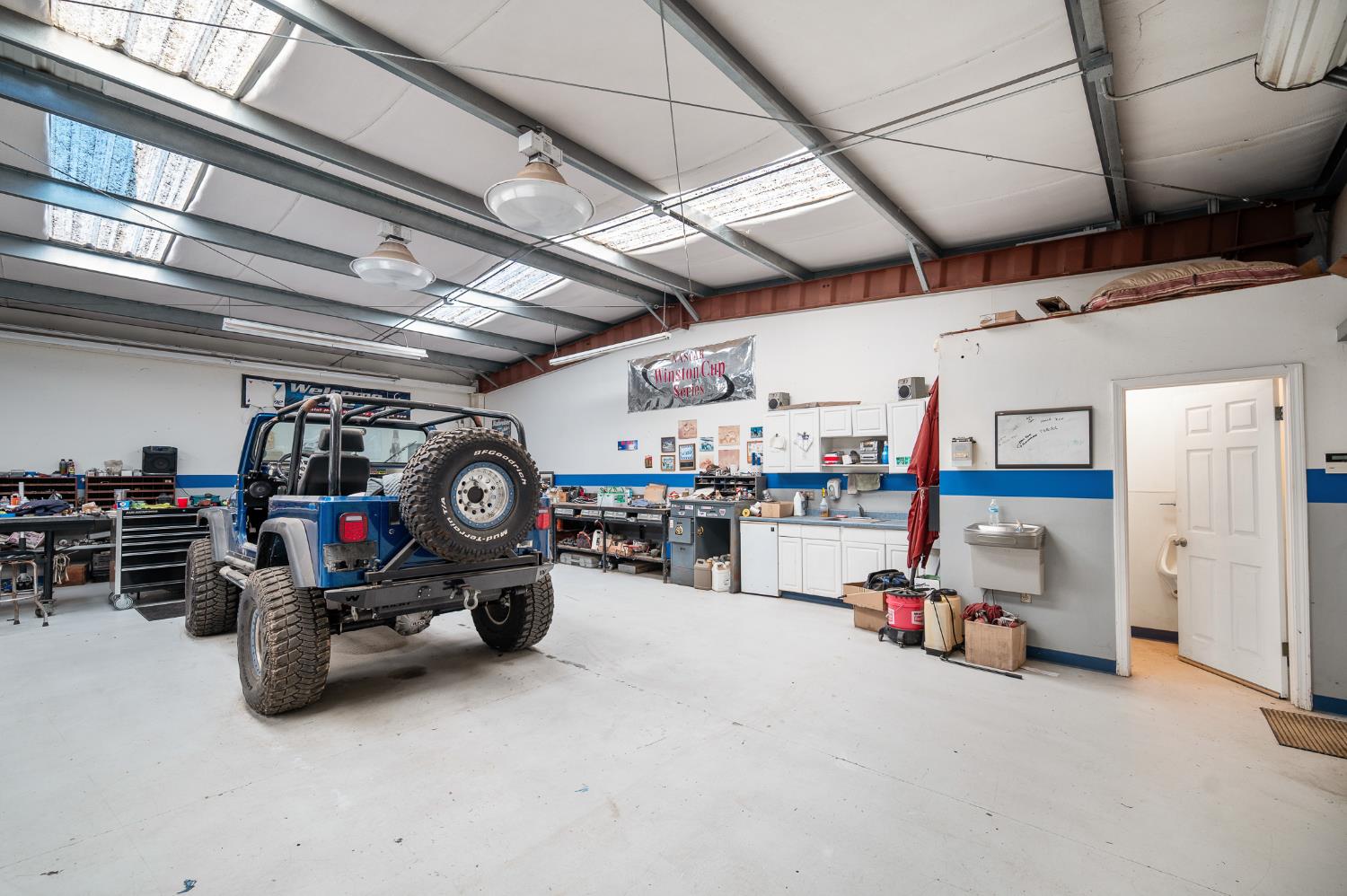 10714 Amerine Ln, Oakdale, CA 95361