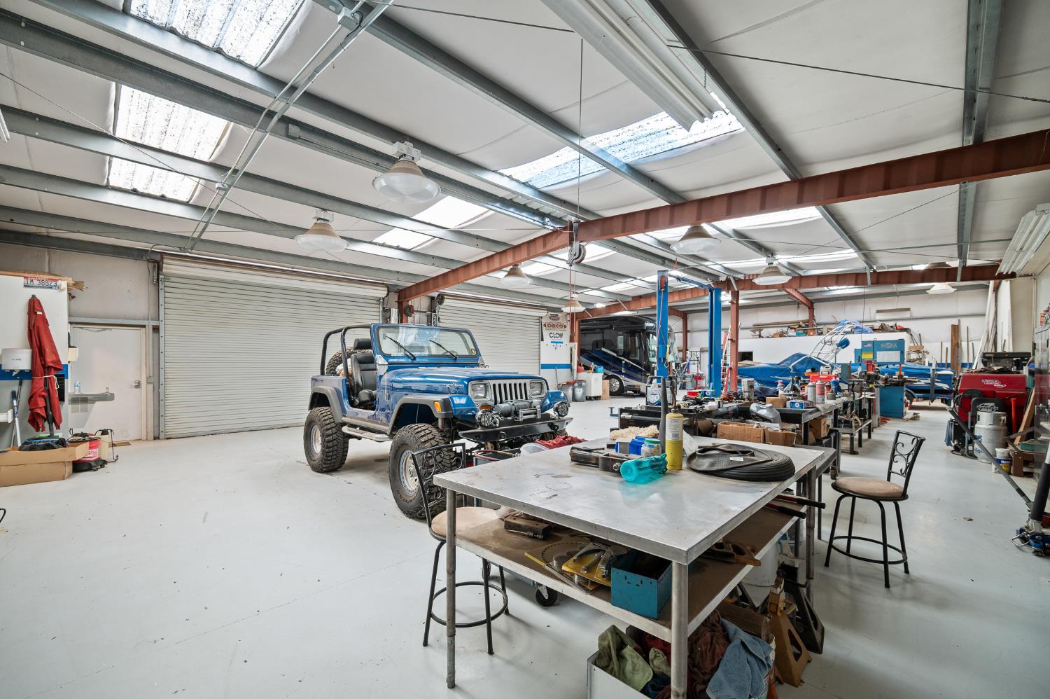 10714 Amerine Ln, Oakdale, CA 95361