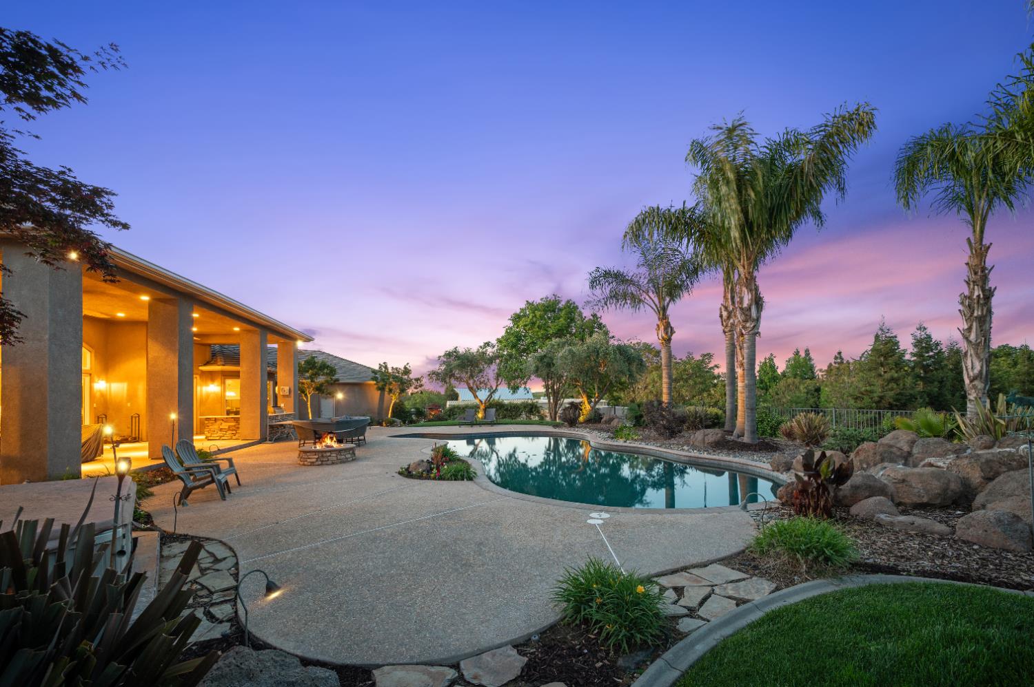 10714 Amerine Ln, Oakdale, CA 95361