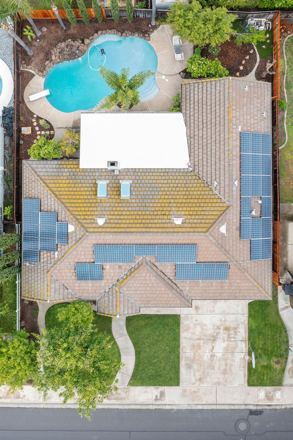 1934 Pontiac St, Oakdale, CA 95361