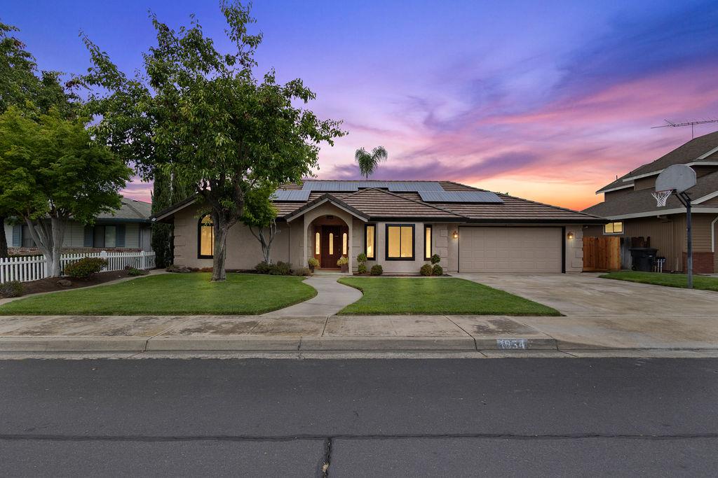 1934 Pontiac St, Oakdale, CA 95361