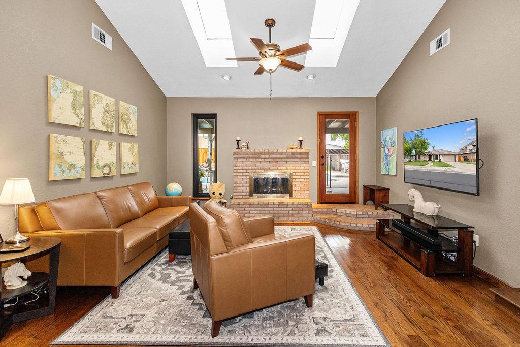 1934 Pontiac St, Oakdale, CA 95361