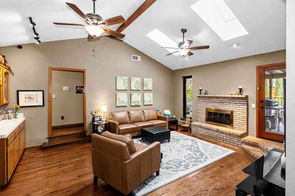 1934 Pontiac St, Oakdale, CA 95361