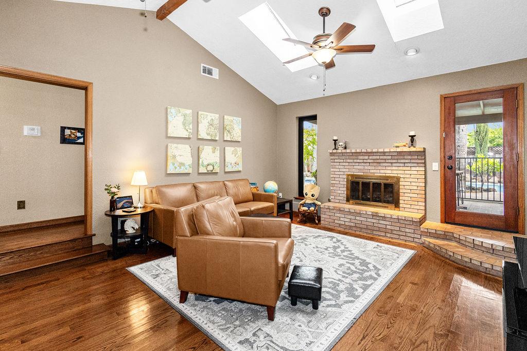 1934 Pontiac St, Oakdale, CA 95361