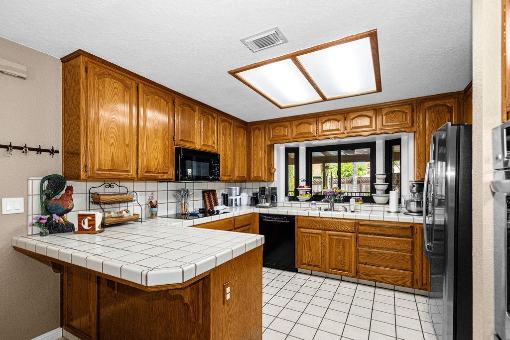 1934 Pontiac St, Oakdale, CA 95361