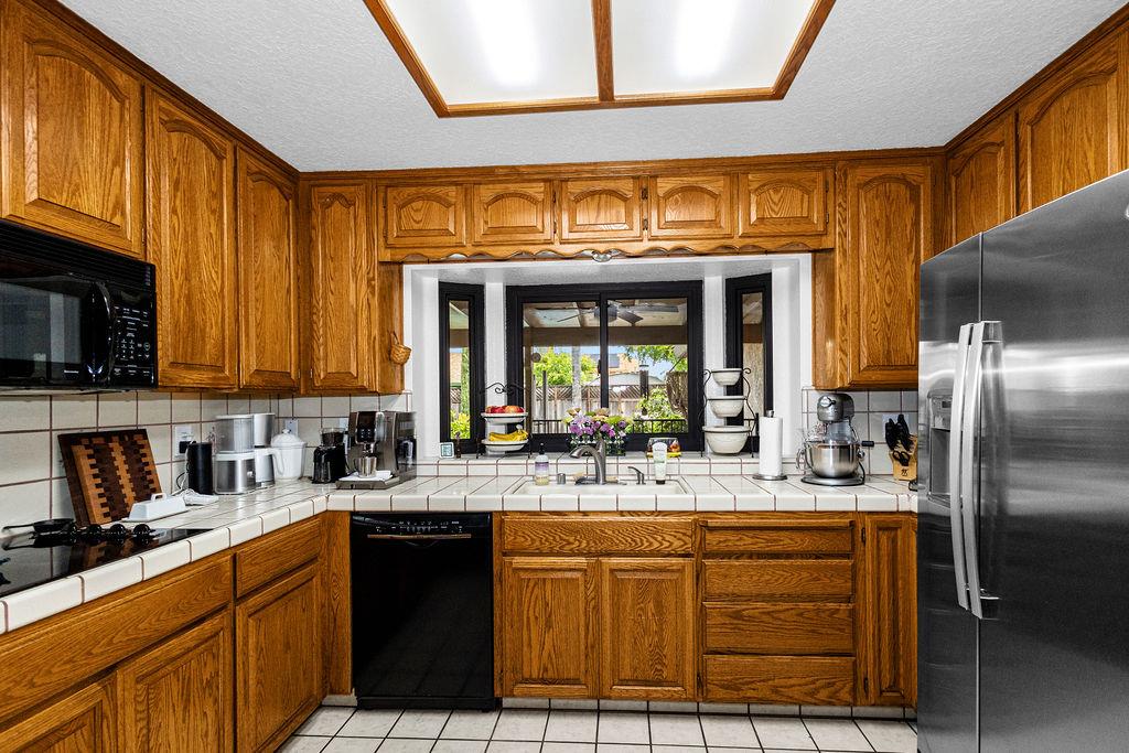 1934 Pontiac St, Oakdale, CA 95361