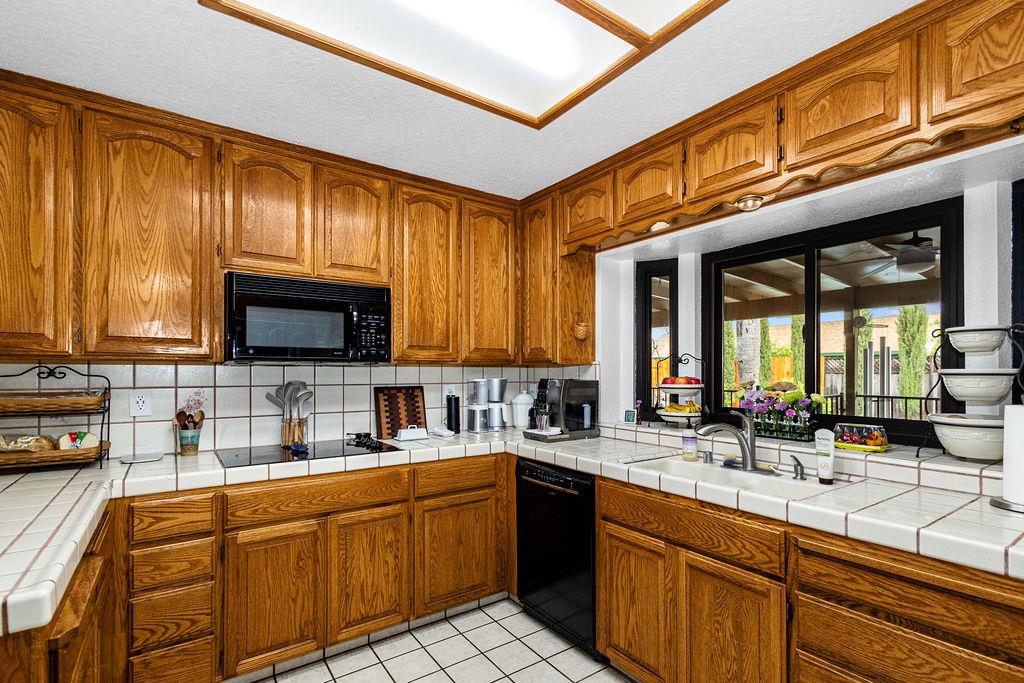 1934 Pontiac St, Oakdale, CA 95361