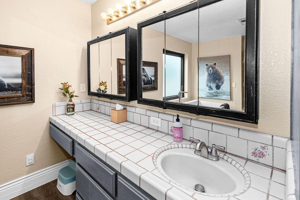 1934 Pontiac St, Oakdale, CA 95361