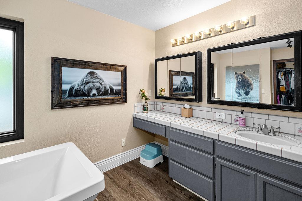 1934 Pontiac St, Oakdale, CA 95361